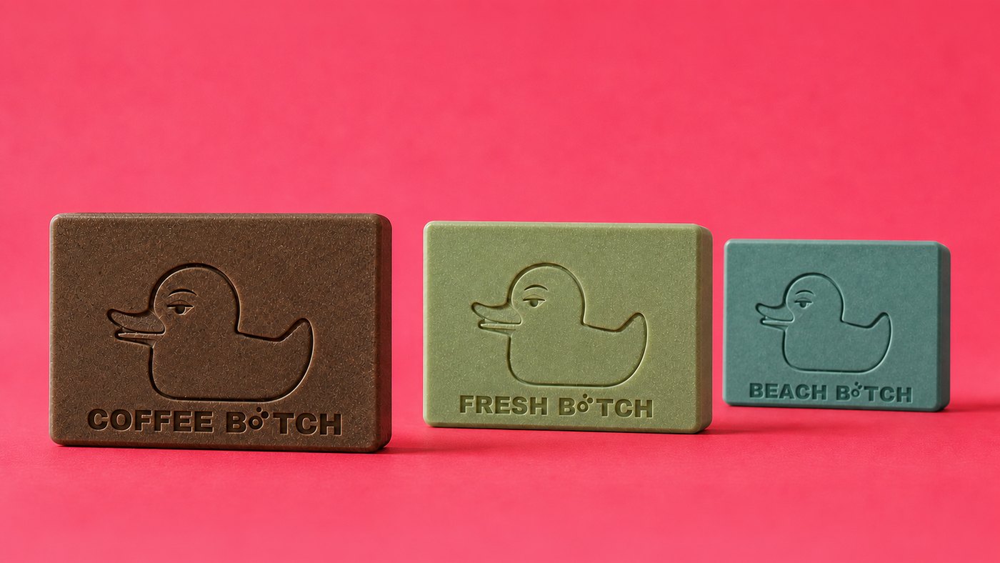 Les trois savons de la gamme, Coffee, Fresh et Beach, canard gravé sur chacun